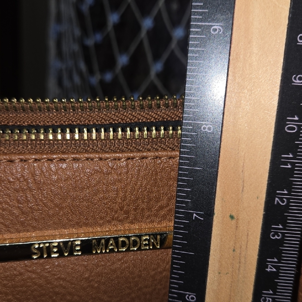 Steve Madden Tan Leatherette Chain-Accent Shoulder Bag - Picture 10 of 11